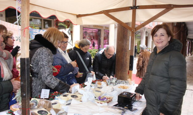 Así ha abierto el Mercado Navideño de Aempryc en Medina de Rioseco