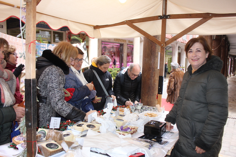 Así ha abierto el Mercado Navideño de Aempryc en Medina de Rioseco