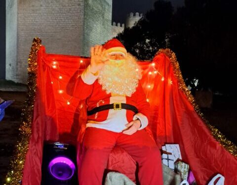 Papá Noel llena de ilusión las calles de Montealegre de Campos