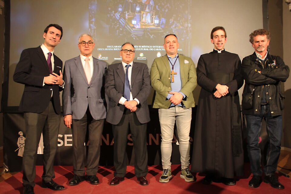 Presentación del programa oficial programa oficial de la Semana Santa de Medina de Rioseco