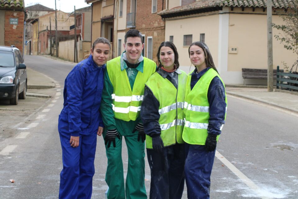 Diversión y alegría en la fiesta de quintos y quintas del 2006 de Villafrechós