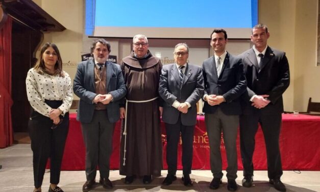 Medina de Rioseco enamora a Santiago de Compostela con su centenaria tradición semanasantera