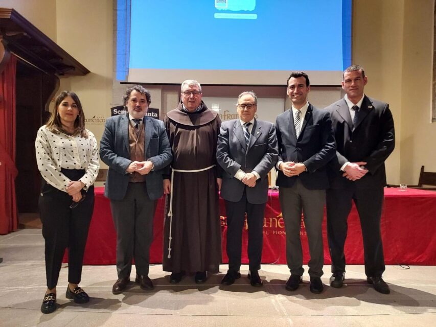 Medina de Rioseco enamora a Santiago de Compostela con su centenaria tradición semanasantera