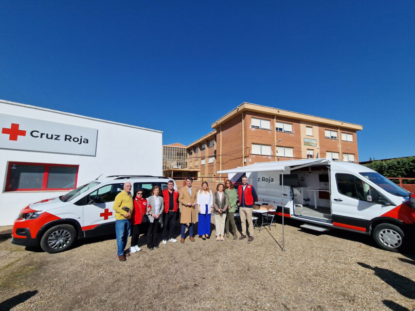 Cruz Roja presenta sus dos nuevos vehículos eco en Medina de Rioseco