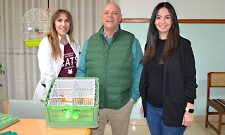 Un vecino de La Mudarra dona canarios a la Residencia de Villalón