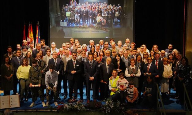 Medina de Rioseco homenajea la solidaridad en el Acto Institucional con motivo de la Constitución