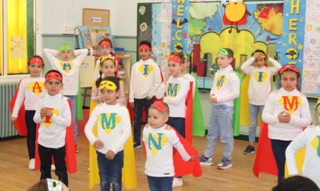 Pequeños superhéroes recorren las calles de Villafrechós para celebrar el Carnaval