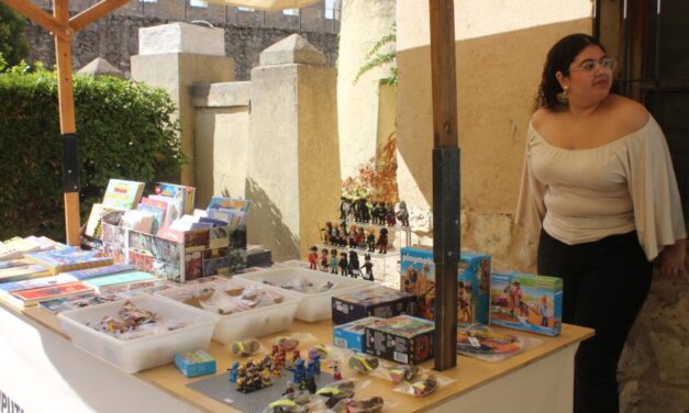 La Feria del Coleccionismo de Urueña continúa a lo largo de este domingo
