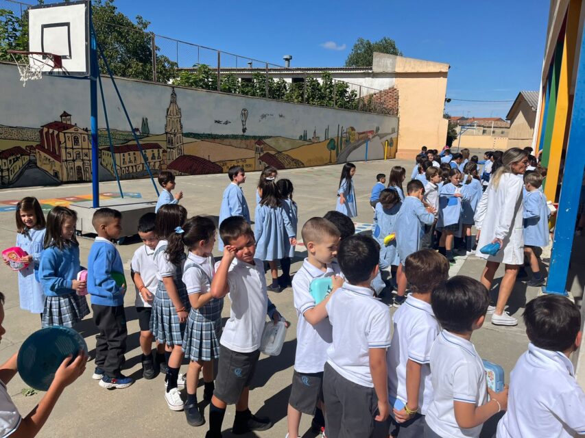 Emoción y alegría en el regreso a las aulas en San Vicente de Paúl
