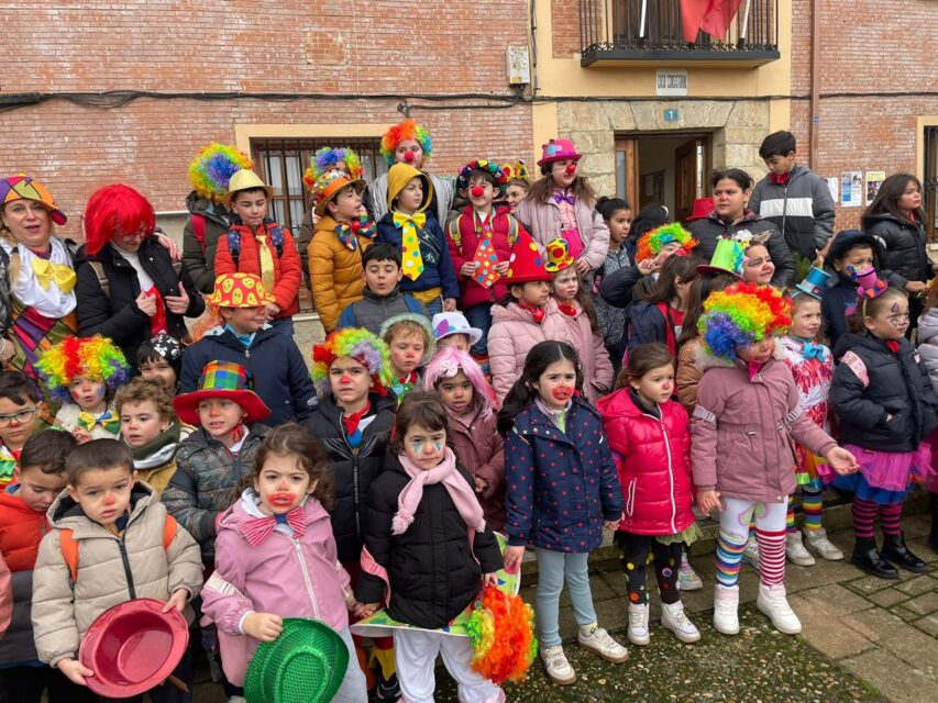 El Carnaval del CRA Villas del Sequillo llena de color las calle de Tordehumos