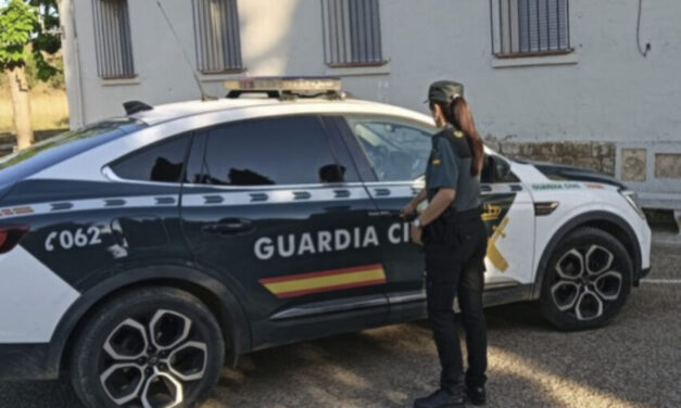 Detenido en Medina de Rioseco por robar en vehículos, usar una tarjeta bancaria y resistirse a la Guardia Civil