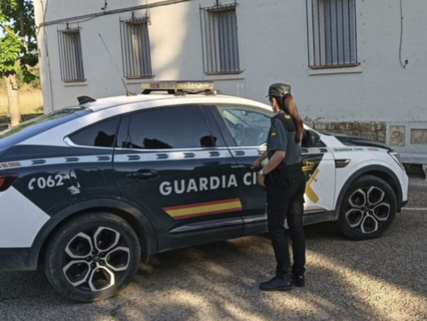 Detenido en Medina de Rioseco por robar en vehículos, usar una tarjeta bancaria y resistirse a la Guardia Civil