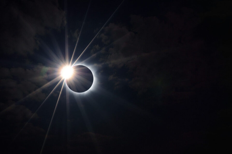 Tierra de Campos se cita con el eclipse